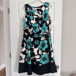 Signature Darby floral dress